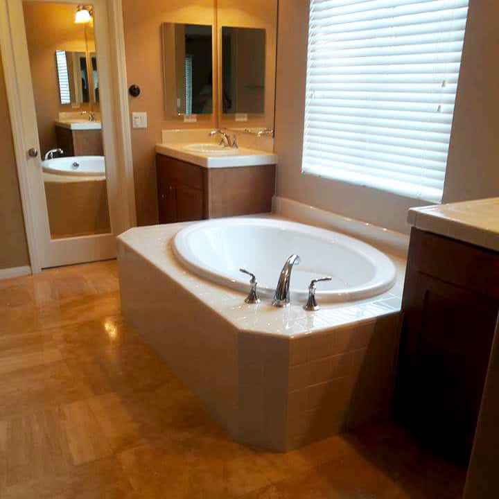 Elegant bathroom featuring a spotless soaking tub and shining fixtures cleaned to perfection by Cyclone Cleaning & Janitorial in Santa Clarita.